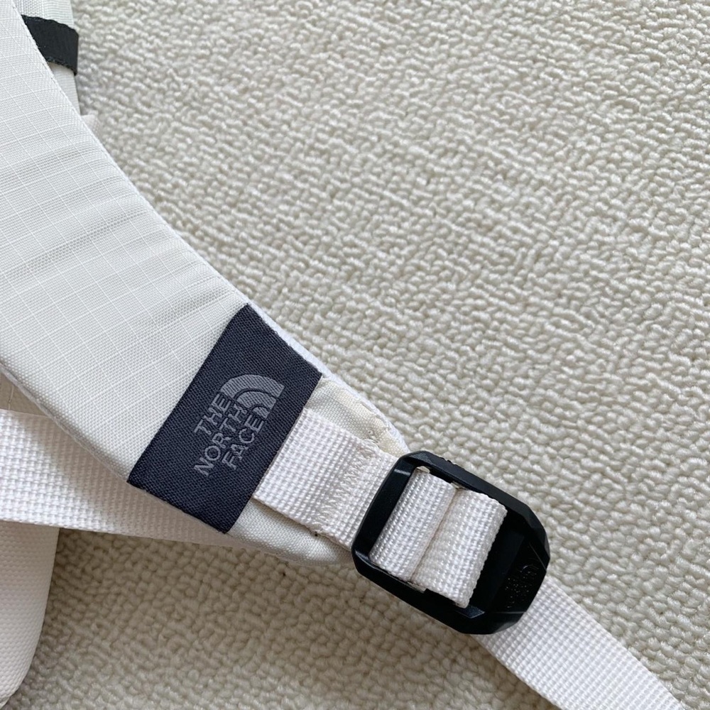Brand New white North Face Backpack, Unisex - Picture 4 of 6
